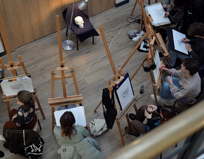 Actu BRASSART : Cours de dessin académique sous la verrière à l'école d'art BRASSART Bordeaux